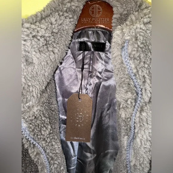 Janice Apparel NWT Ladies Sherpa Vest Grey One Size Fits Most - Picture 3 of 9